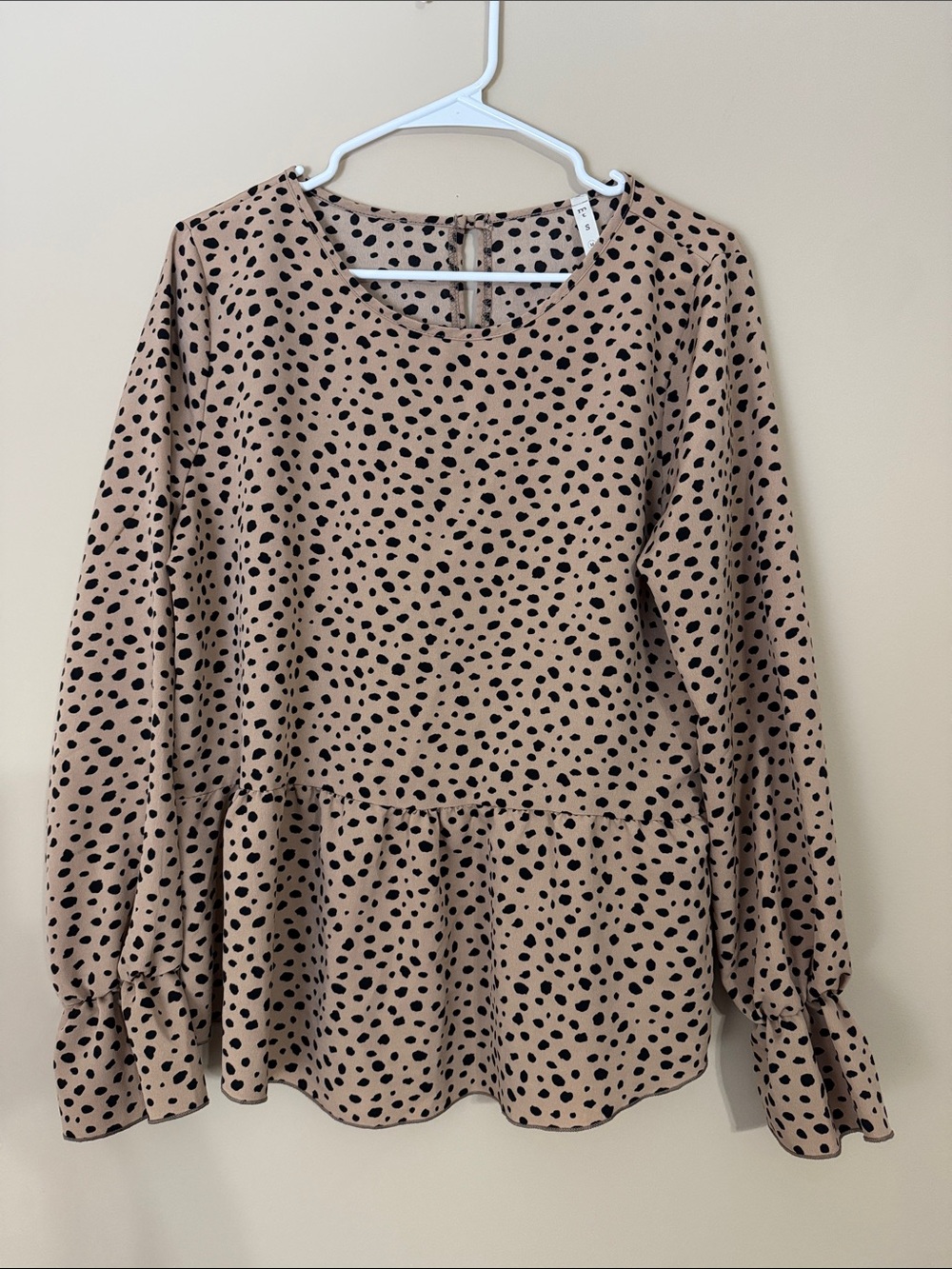 MTSM ruffled hem top